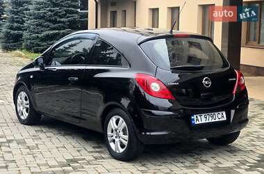 Хетчбек Opel Corsa 2012 в 