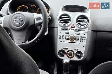 Хетчбек Opel Corsa 2012 в 