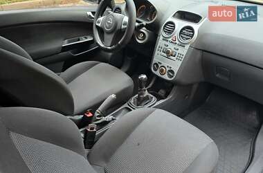 Хетчбек Opel Corsa 2012 в 