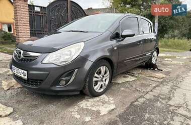 Хэтчбек Opel Corsa 2011 в 