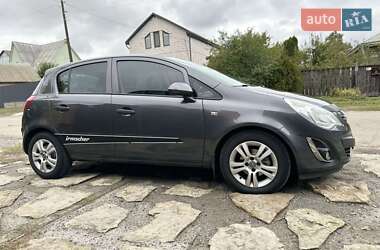 Хэтчбек Opel Corsa 2011 в 