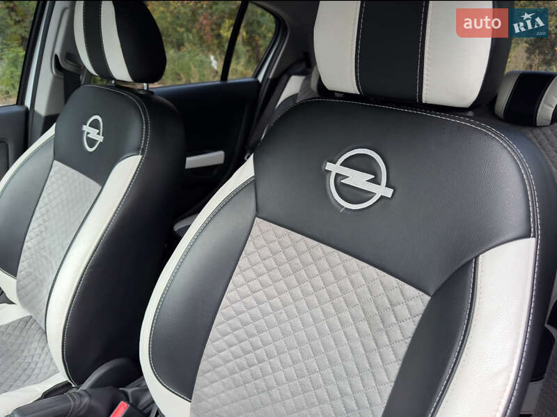 Хэтчбек Opel Corsa 2012 в Киеве