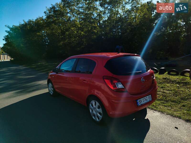 Хетчбек Opel Corsa 2014 в Білогородці