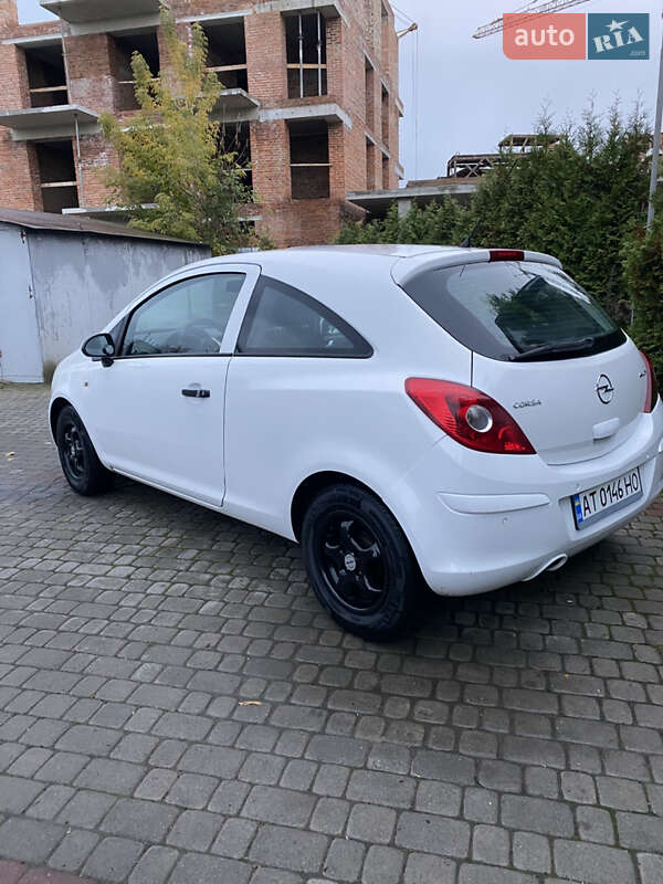 Хэтчбек Opel Corsa 2010 в Ивано-Франковске фото 3 Хэтчбек Opel Corsa 2010 в Ивано-Франковске