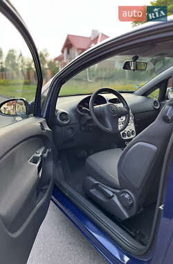 Хэтчбек Opel Corsa 2009 в 