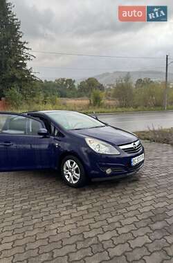 Хэтчбек Opel Corsa 2010 в 