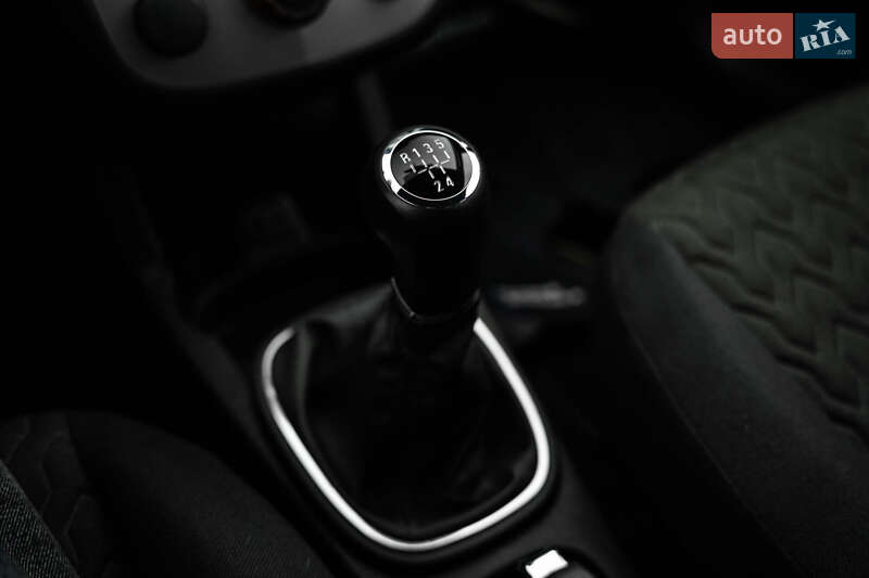 Хетчбек Opel Corsa 2013 в Чернівцях