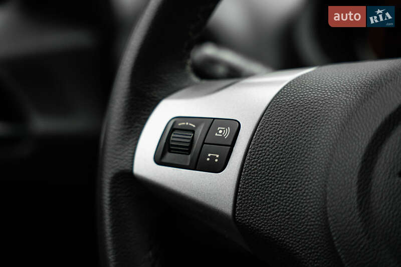 Хетчбек Opel Corsa 2013 в Чернівцях