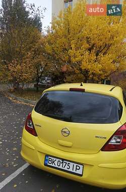Хэтчбек Opel Corsa 2011 в Ровно