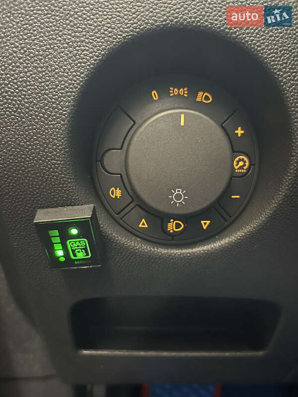 Хэтчбек Opel Corsa 2008 в Ужгороде