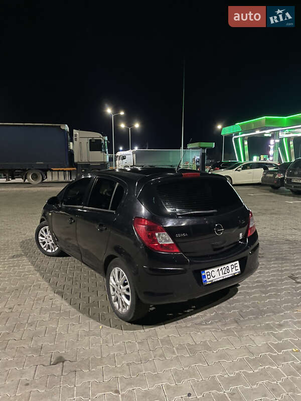 Хэтчбек Opel Corsa 2009 в Стрые