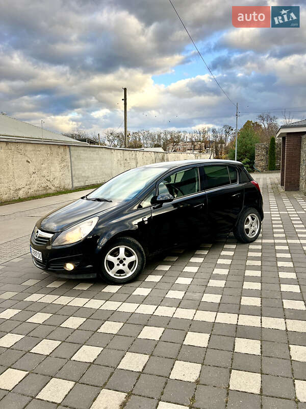 Хетчбек Opel Corsa 2011 в Стрию