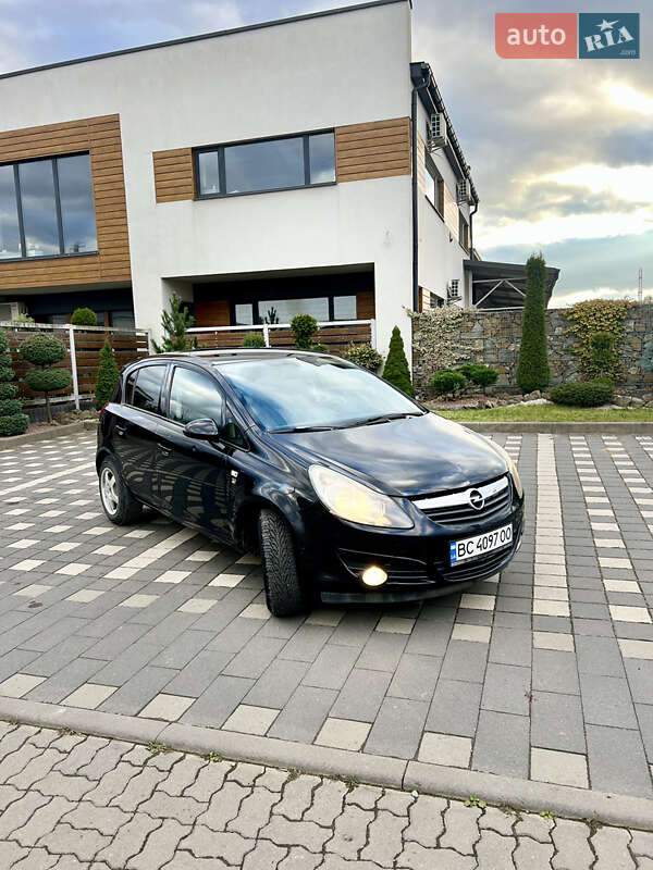 Хетчбек Opel Corsa 2011 в Стрию