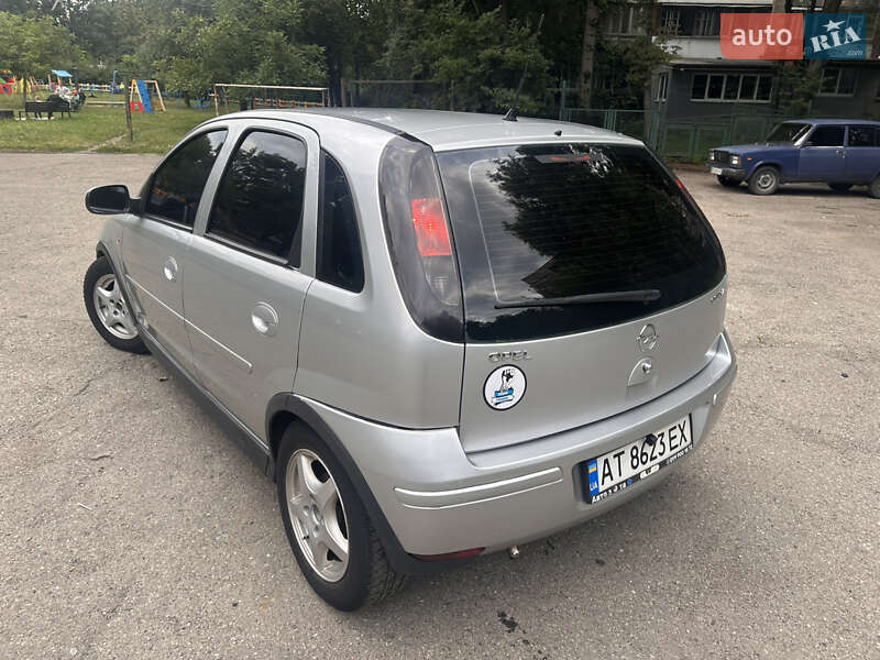 Хэтчбек Opel Corsa 2005 в Ивано-Франковске