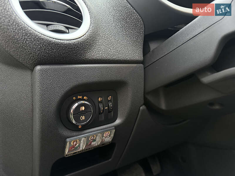 Хетчбек Opel Corsa 2012 в Києві