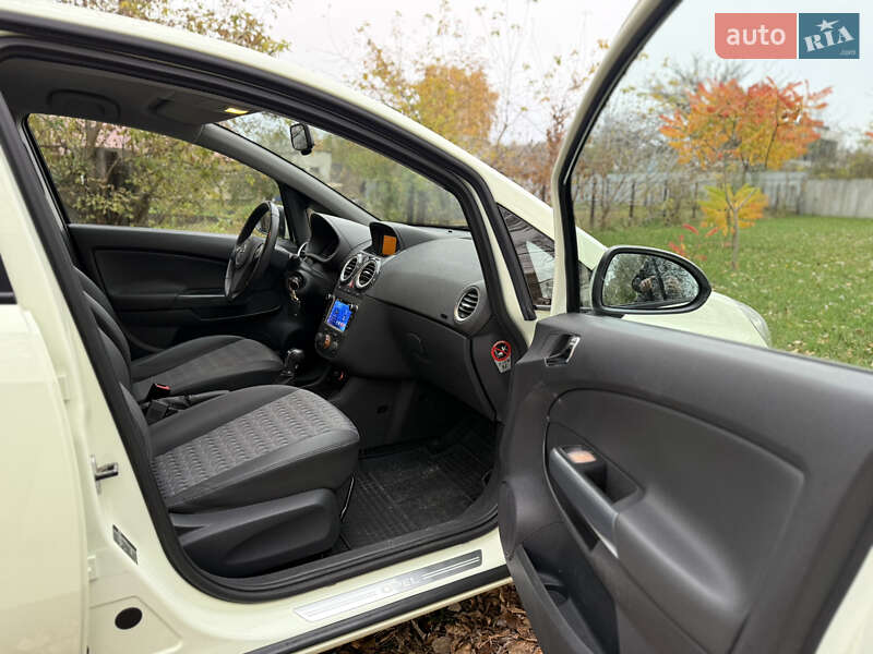 Хетчбек Opel Corsa 2012 в Києві