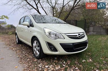 Хэтчбек Opel Corsa 2012 в Киеве