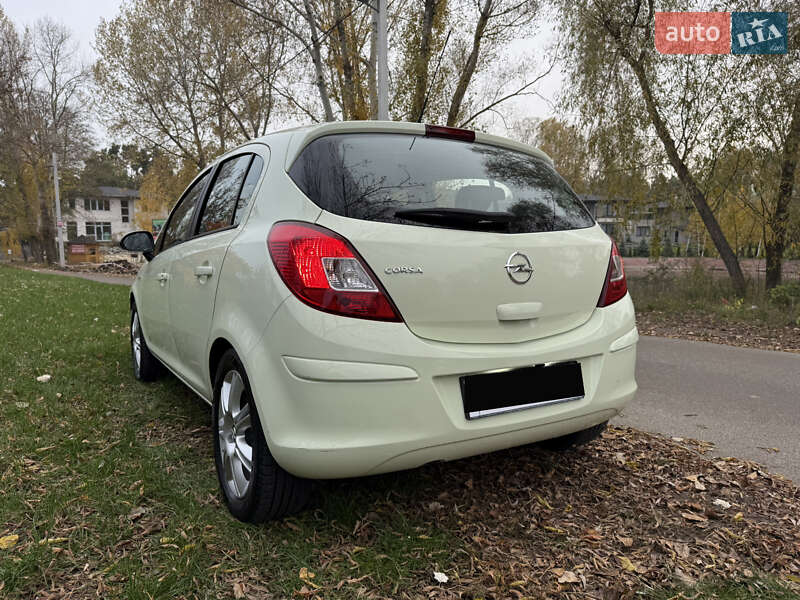 Хетчбек Opel Corsa 2012 в Києві