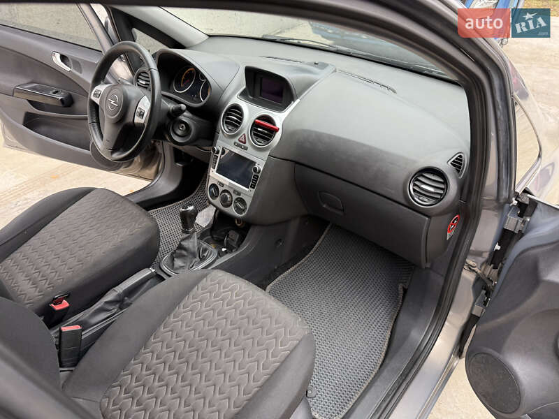 Хэтчбек Opel Corsa 2013 в Днепре