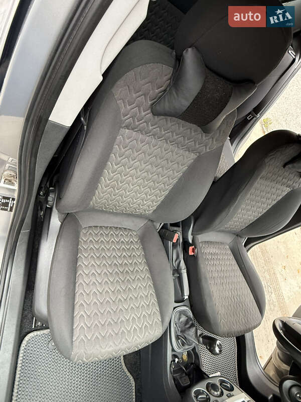 Хэтчбек Opel Corsa 2013 в Днепре