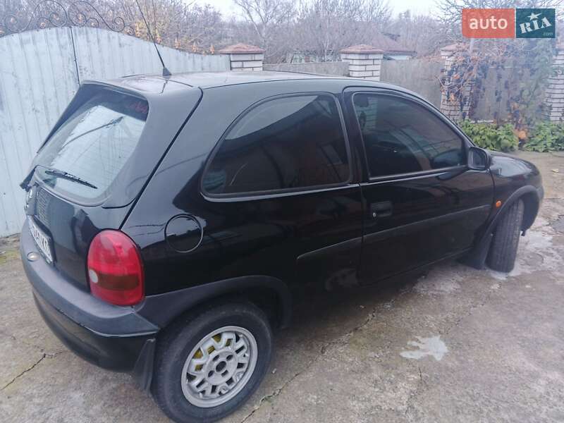 Хэтчбек Opel Corsa 1999 в Корсуне-Шевченковском
