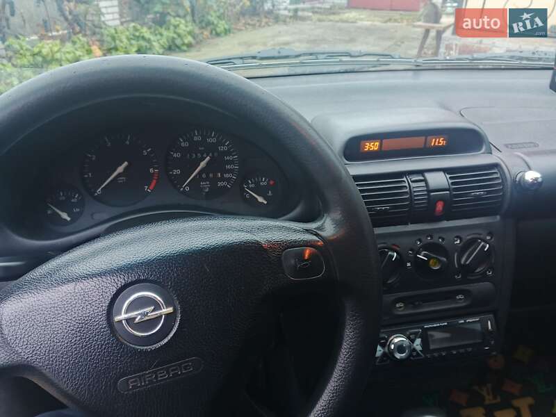 Хэтчбек Opel Corsa 1999 в Корсуне-Шевченковском