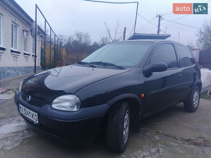 Хэтчбек Opel Corsa 1999 в Корсуне-Шевченковском