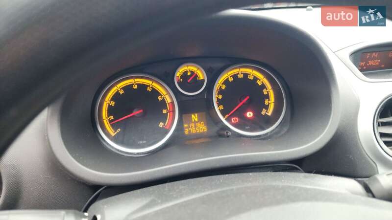 Хетчбек Opel Corsa 2010 в Києві