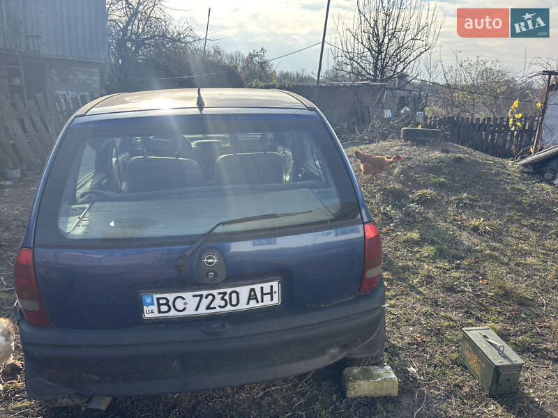 Хетчбек Opel Corsa 1995 в Мені