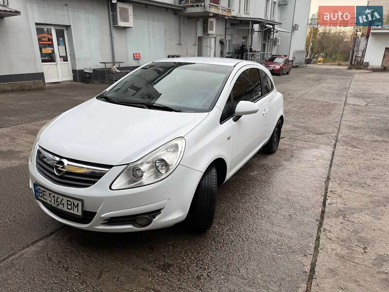 Хэтчбек Opel Corsa 2010 в Николаеве