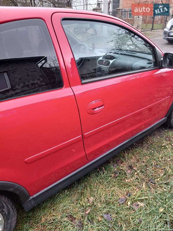 Хэтчбек Opel Corsa 2005 в Монастыриске