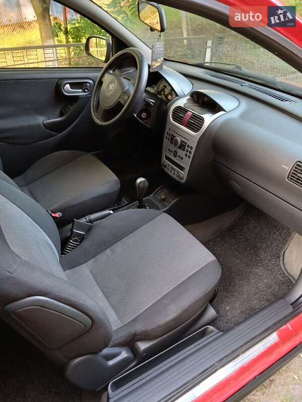 Хэтчбек Opel Corsa 2005 в Монастыриске