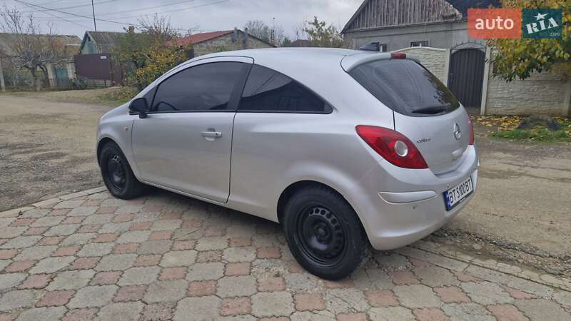 Хэтчбек Opel Corsa 2011 в Херсоне