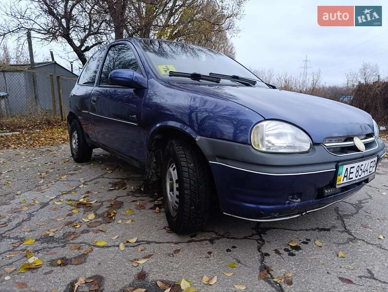 Хэтчбек Opel Corsa 1996 в Днепре