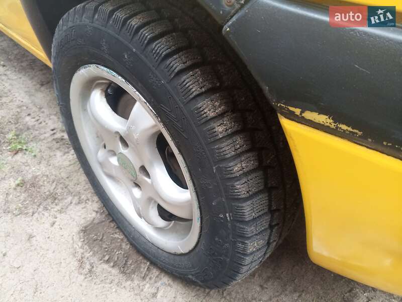 Хэтчбек Opel Corsa 2000 в Змиеве