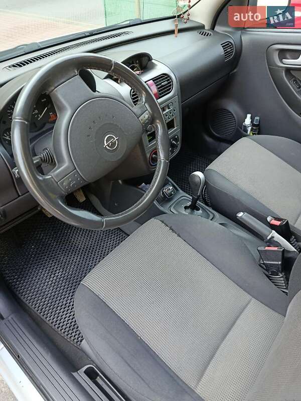 Хэтчбек Opel Corsa 2004 в Богородчанах