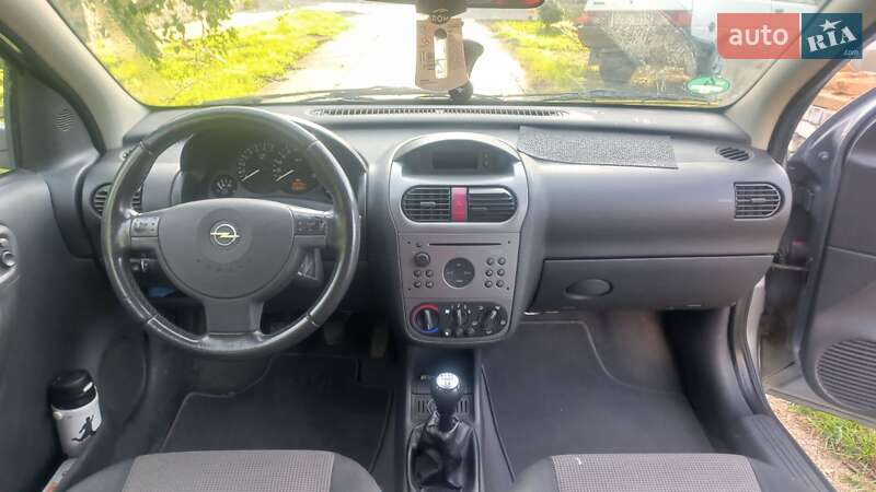 Хэтчбек Opel Corsa 2004 в Ямполе