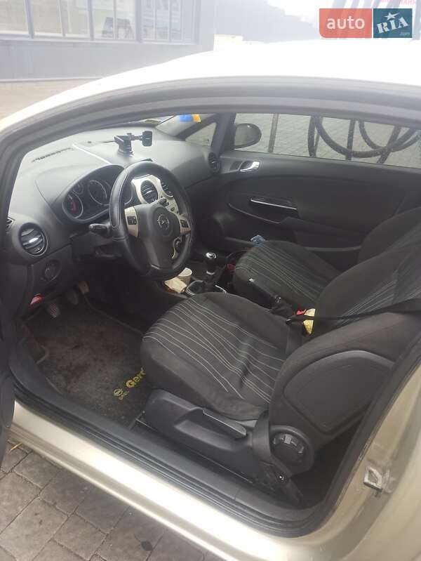 Хэтчбек Opel Corsa 2007 в Львове