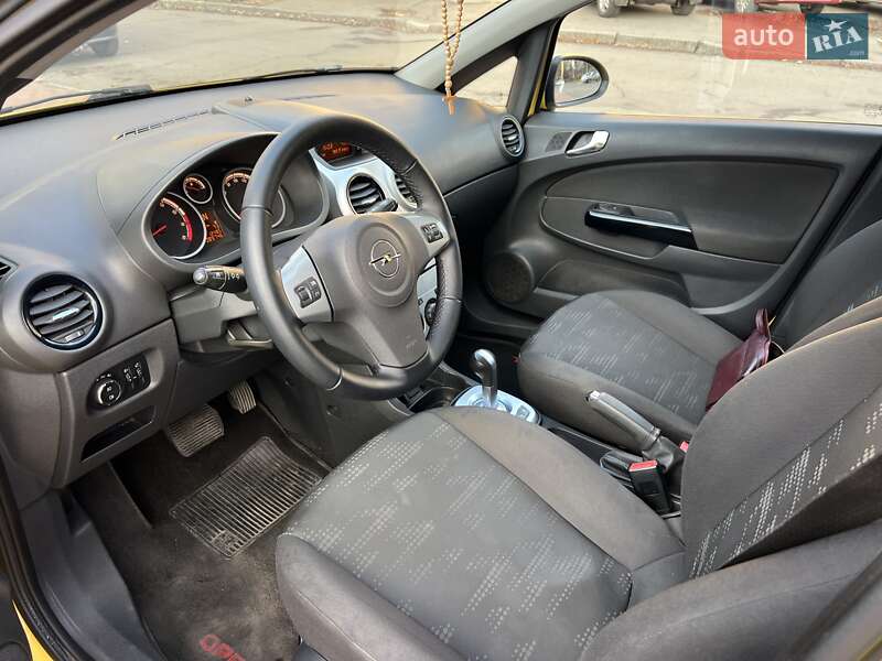 Хэтчбек Opel Corsa 2011 в Киеве