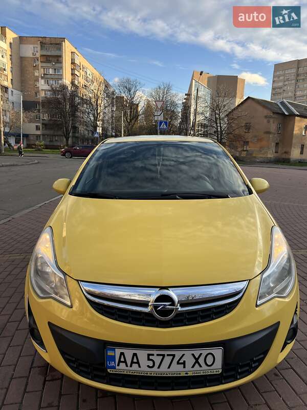 Хэтчбек Opel Corsa 2011 в Киеве