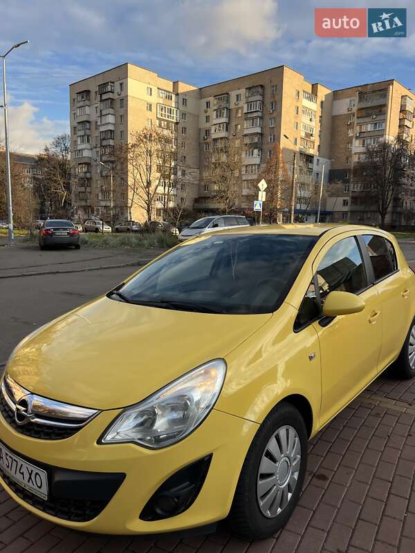 Хэтчбек Opel Corsa 2011 в Киеве