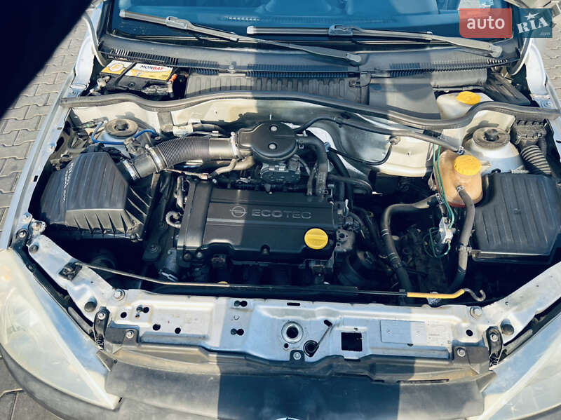 Хэтчбек Opel Corsa 2002 в Одессе