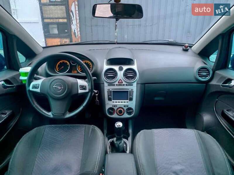 Хэтчбек Opel Corsa 2011 в Тростянце