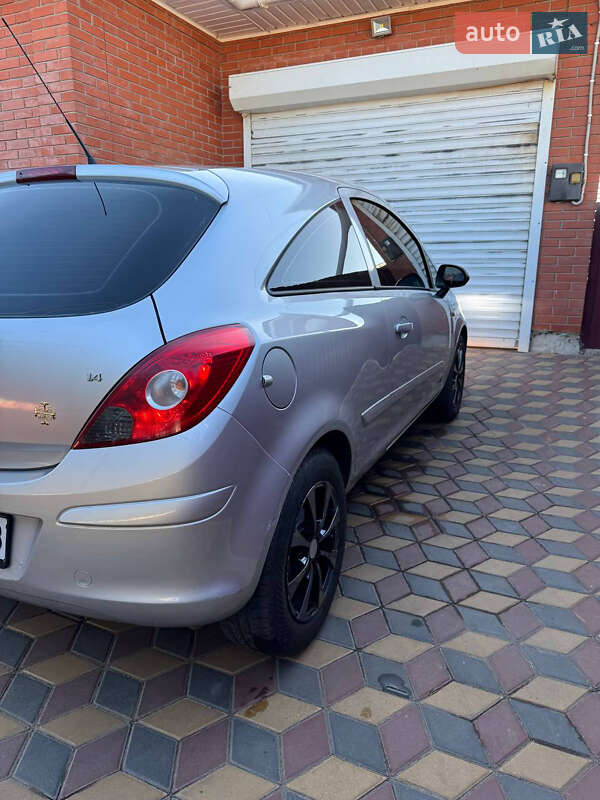 Хэтчбек Opel Corsa 2007 в Измаиле