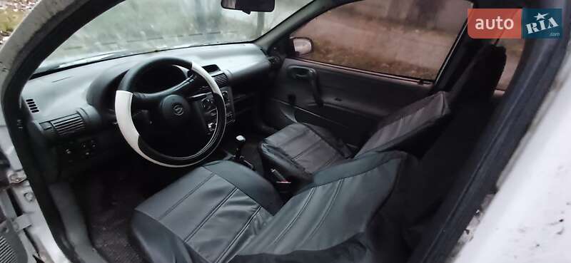Хетчбек Opel Corsa 1994 в Дніпрі фото Хетчбек Opel Corsa 1994 в Дніпрі