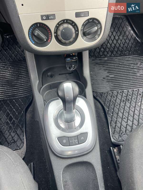 Хетчбек Opel Corsa 2007 в Ужгороді