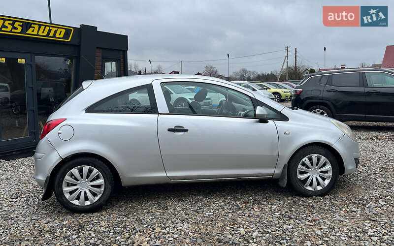 Хэтчбек Opel Corsa 2010 в Коломые