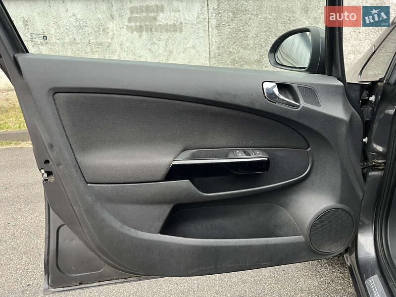 Хетчбек Opel Corsa 2010 в Києві