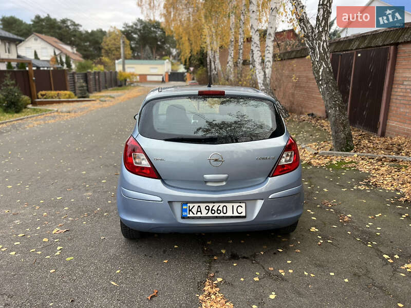 Хэтчбек Opel Corsa 2007 в Киеве