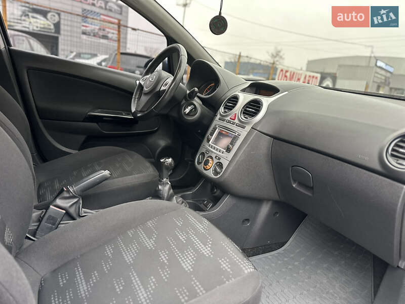 Хетчбек Opel Corsa 2012 в Запоріжжі